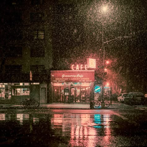 while the new york city landscape is a seemingly endless sprawl of sights and spectacles, the brooklyn-based photographer hones in on specific facets of urban life. Street At Night, Night In The City, Rain Aesthetic, Foto Top, Rainy Night, City That Never Sleeps, City Landscape, Foto Art, City Street