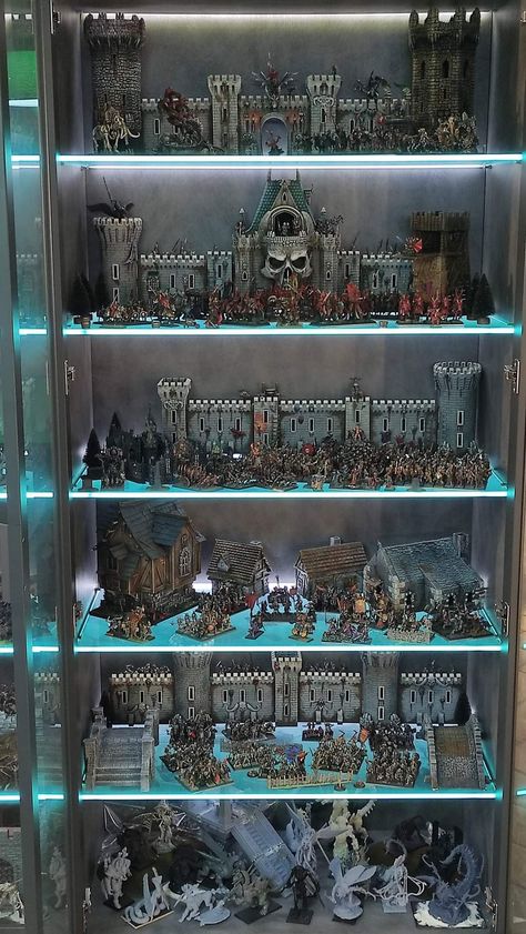 Warhammer Miniature Storage, Warhammer Storage Ideas, Rolife Miniature Display, Warhammer Display Shelf, Warhammer Display, Dnd Storage, Dnd Game Room, Miniatures Display, Warhammer Scenery