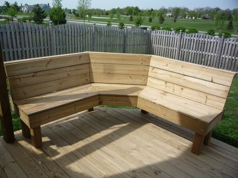 Corner Bench for the backyard next to the fire pit!                                                                                                                            More Outdoor Corner Bench, Deck Bench Seating, Fire Pit Bench, Fire Pit Plans, Corner Bench Seating, Deck Bench, Garden Bench Plans, Deck Seating, Diy Bench Outdoor