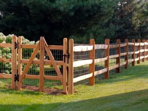 Three Rail Split Rail w: Wire Mesh Fence Gates Ideas, Cedar Split Rail Fence, Gates Ideas, Post And Rail Fence, Diy Backyard Fence, Fence Gates, Split Rail Fence, Country Fences, Third Rail