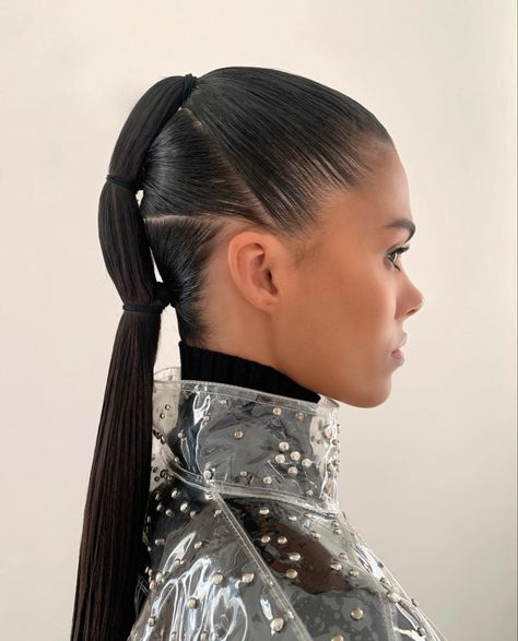 High Fashion Hair, Slicked Back Ponytail, Runway Hair, Editorial Hair, A Ponytail, Slicked Back Hair, Peinados Fáciles Para Cabello Corto, Work Hairstyles, Edgy Hair