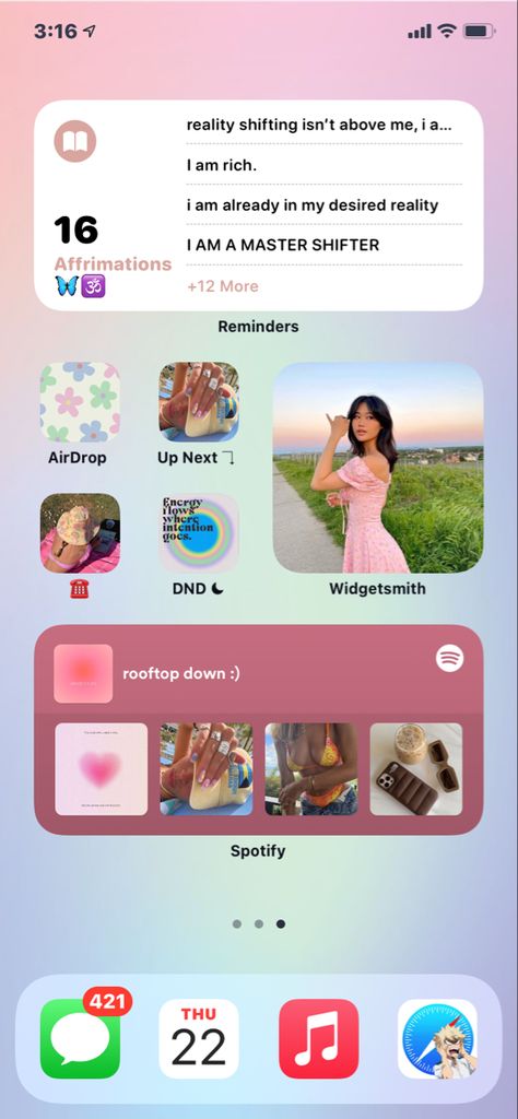 Iphone home screen organization sensory art energy Ios 11 Home Screen Ideas, Iphone Home Screen Customization, Customise Iphone Home Screen, School Home Screen, Iphone 11 Aesthetic Home Screen, Phone Organization Home Screen Ideas, Iphone 11 Home Screen, Ios 17 Home Screen Ideas, Home Screen Organization Iphone