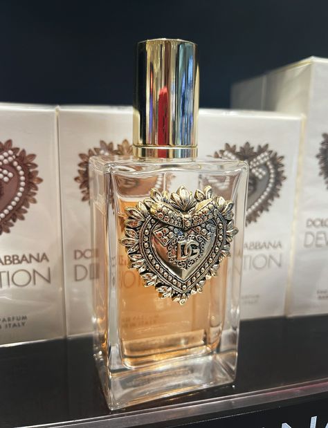 Dolce Gabbana Perfume, Dolce And Gabbana Perfume, Fragrances Perfume Woman, Perfume Collection Fragrance, Hygiene Care, Perfume Making, Perfume Scents, Perfume Lover, Birthday Wishlist