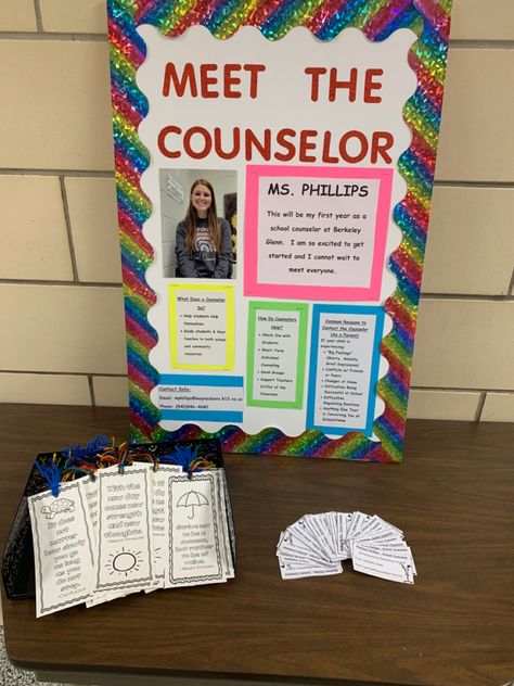 School Counseling Room Design, Elementary Guidance Counselor Office, School Counselor Vision Board, School Based Therapist Office, School Counselor Back To School Night, School Counselor Desk, Preschool Counselor Office, Guidance Counselor Office Aesthetic, School Social Work Door Decor