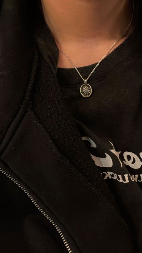 Men With Necklace Aesthetic, Womens Necklaces Silver, 25th Bday, Night Necklace, Streetwear Jewelry, Necklace Aesthetic, Bday Gift, Jewelry Lookbook, Fall Jewelry