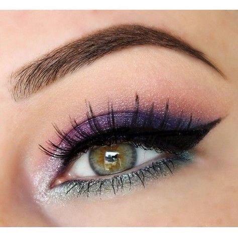 Make Up Yeux, Peacock Eye Makeup, Make Up Designs, Dramatic Eye Makeup, Eye Spy, Beautiful Eye Makeup, Dramatic Eyes, Makijaż Smokey Eye, Make Up Looks