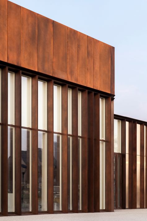 Corten Facade, Corten Steel Facade, Steel Architecture, School Building Design, Arch Ideas, Timber Architecture, Metal Facade, Facade Material, Albert Schweitzer