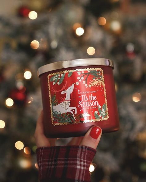 🎄❤️🎄❤️ . . . . . . #candles #christmas #christmastime #candle #christmascandle #xmas #xmastime #happy #happiness #ipreview @preview.app Aesthetic Red, Christmas Feeling, Noel Christmas, Merry Little Christmas, Christmas Mood, Decorations Christmas, Christmas Aesthetic, Christmas Candles, Cozy Christmas