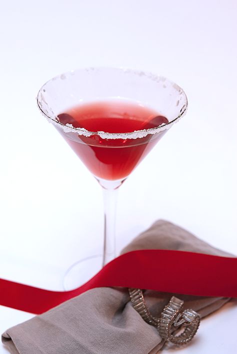 Cranberry Lemon Drop, Lemon Drop Recipe, Lemon Drop Shots, Fall Dinner Party, Holiday Cocktail Party, Drop Shot, Shot Recipes, Drink Specials, Perfect Cocktails