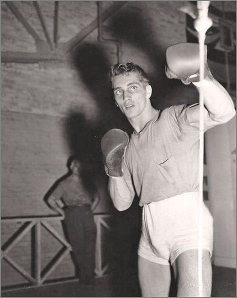 Hot 1950's Boxer Boxer Photography, Boxing Practice, Vintage Muscle Men, Vintage Boxer, Marcus Black, Vintage Muscle, Vintage Portraits, Men Vintage, Muscle Men