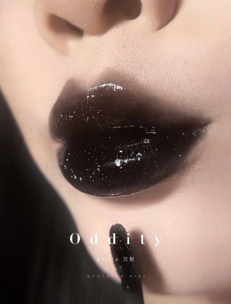 Black Lipstick Aesthetic, Type Of Lips, Black Lipstick Makeup, Beauty Salon Services, Tips For Glowing Skin, Black Lipstick, Beauty Tips For Glowing Skin, Edgy Makeup, Fancy Makeup