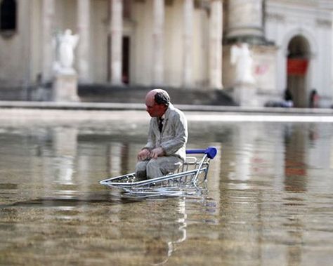 Isaac Cordal, Eclipse Project, Miniature Street, Spanish Street, Gcse Photography, Alternative Artists, Small Sculptures, Nature Conservation, Street Artists