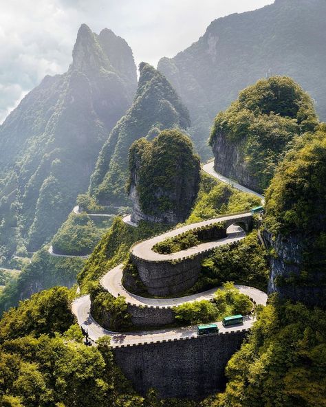 Tianmen Mountain in Zhangjiajie, China Faceless Assassin, China Mountains, Zhangjiajie China, China Nature, China Landscape, Tianmen Mountain, Chinese Mountains, Landscape Reference, Friends Ideas