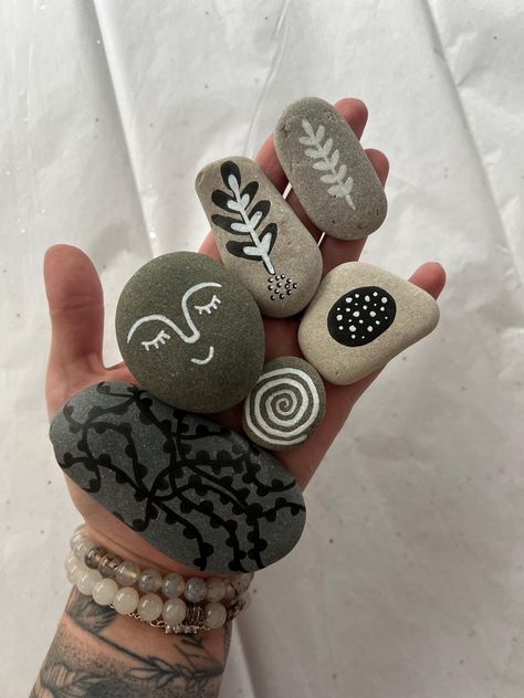 Set of 6 hand painted rocks. Black and white vibes! Paint Rocks For Garden, Things To Make With Rocks, Tiny Rock Painting, Stones Painting, Black And White Rock Painting Ideas, Small Stone Painting, River Rock Art, Black Rock Painting Ideas, Black And White Rock Painting