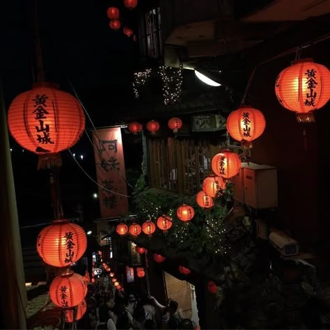 Black Grunge, Icons Soft, Japan Aesthetic, Japanese Aesthetic, Aesthetic Themes, Night Aesthetic, Red Aesthetic, Mulan, Edison Light Bulbs