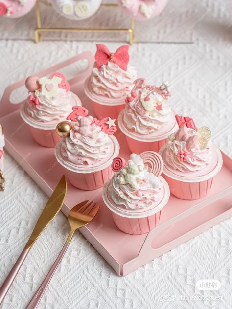 Pink Cupcakes Aesthetic, Kawaii Dessert, Fancy Cupcakes, Sweet Treats Desserts, Cupcake Cake Designs, Fake Cake, Different Cakes, Cake Donuts, Cute Birthday Cakes