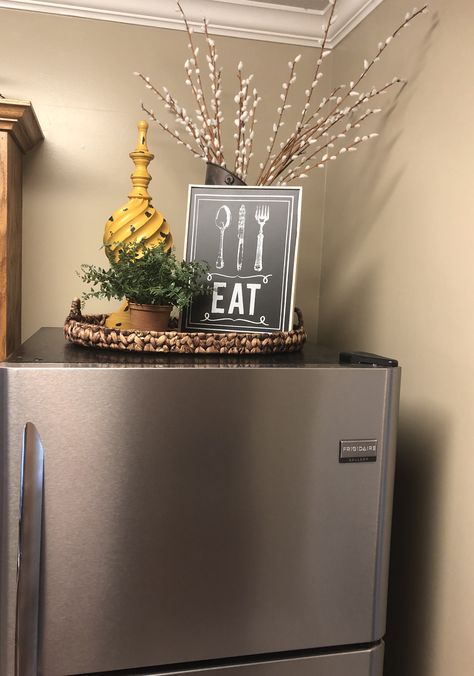 Rustic farmhouse decor on top of refrigerator. Freezer Decor, Above Fridge Decor, Top Of Fridge Decor, Top Of Refrigerator Decor, Above Refrigerator, Laundry Designs, Decorating Above Kitchen Cabinets Ideas, Top Of Fridge, Above Fridge