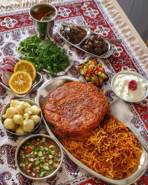 Iranian Aesthetic, Persian Dinner, Persian Food Iranian Cuisine, Persian Aesthetic, Food Iranian, Food Persian, Persian Decor, Iranian Recipes, Iranian Cuisine