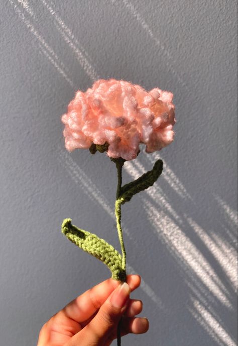 Crochet Babies Breath Flower, Crochet Carnation Bouquet, Carnations Crochet, Carnation Flower Crochet, Crochet Carnation Flower, Carnation Crochet, Crochet Flower Keychain, Crochet A Crop Top, Crochet Carnation