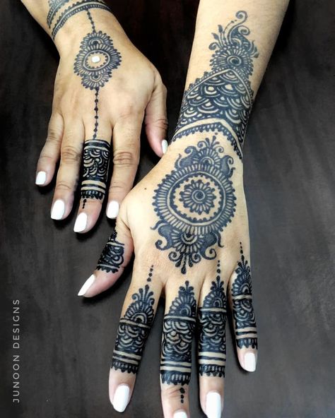 I love how this stained. There's something about the dark blue-black colour of jagua that I love. Maybe I'm just biased because my… Blue Henna, Jagua Tattoo, Blue Black Color, Leg Tattoo, Henna Tattoo Designs, Black Colour, Henna Tattoo, Leg Tattoos, The Meaning