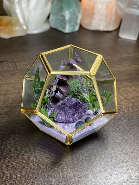 Crystal Altar Sacred Space, Crystal Terrarium Diy, Geometric Terrarium Diy, Crystal Garden Terrarium, Tranquility Garden, Garden Meditation, Crystal Room Decor, Pink Living Room Decor, Terrarium Kit