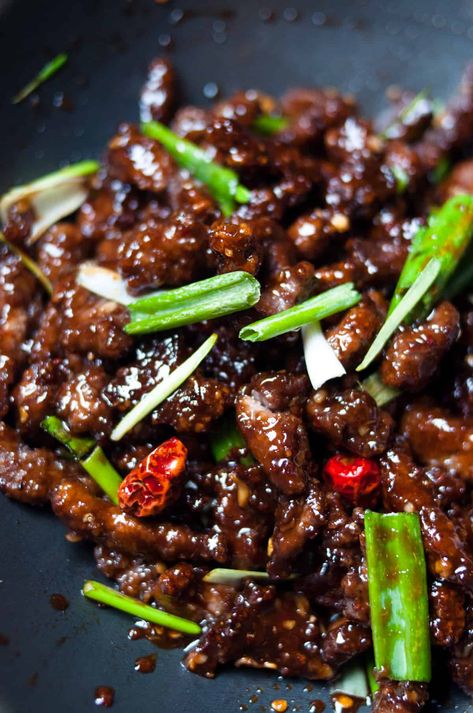 Mongolian Sauce Recipe, Authentic Mongolian Beef Recipe, Spicy Mongolian Beef, Mongolian Recipes, Slow Cooker Mongolian Beef Recipe, Chinese Beef Recipes, Mongolian Beef Recipe, Beef Loin, Spicy Steak