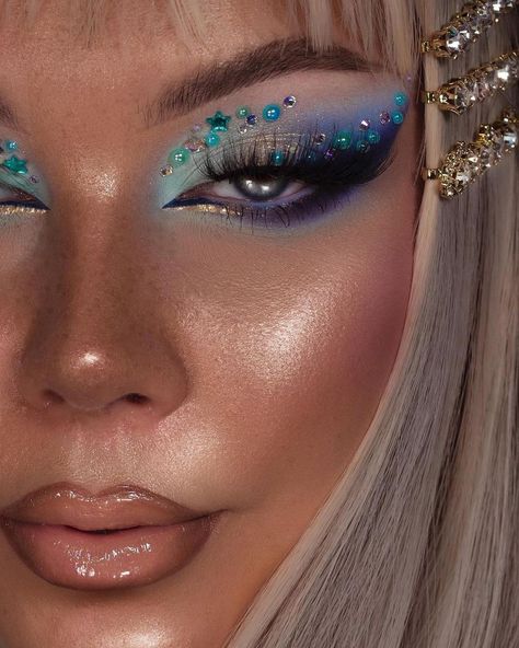 Mermaid Eyeshadow Looks, Mermaid Costume Makeup, Mermaid Eye Makeup, Little Mermaid Makeup, Ariel Makeup, Eyeshadow Inspiration, Festival Eye Makeup, Mermaid Makeup Halloween, Siren Costume