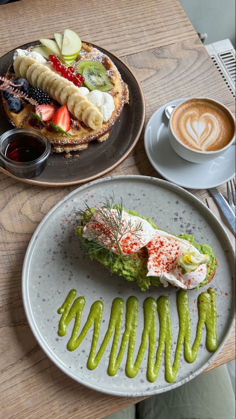 Cafe Toast Ideas, Brunch Food Ideas Aesthetic, Aesthetic Brunch Food, Pretty Brunch Food, Healthy Food Photography Inspiration, Cafe Breakfast Aesthetic, Brunch Cafe Aesthetic, Bagel Aestethic, Brunch Picture Ideas