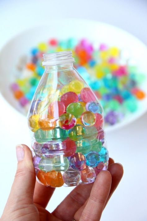 Water Bead Stress Ball - A transparent balloon filled with colorful water beads makes for a soothing and fun kids toy or stress reliever! Water Bead Activities, Bead Activities, Diy Stressball, Sensory Beads, Sensory Play Toddlers, Discovery Bottles, Sensory Bottle, Activities For All Ages, Transparent Balloons