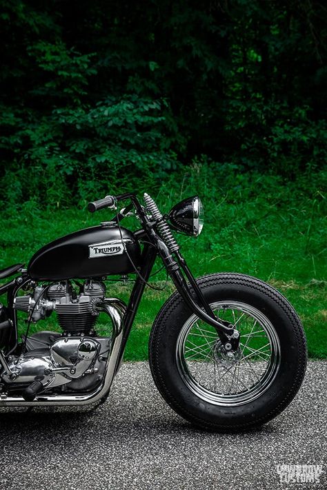 Triumph Bobber Custom, Triumph Bonneville Bobber, Triumph 650, Bonneville Bobber, Bobber Motorcycles, Custom Triumph, Moto Triumph, Tracker Motorcycle, Bobber Style