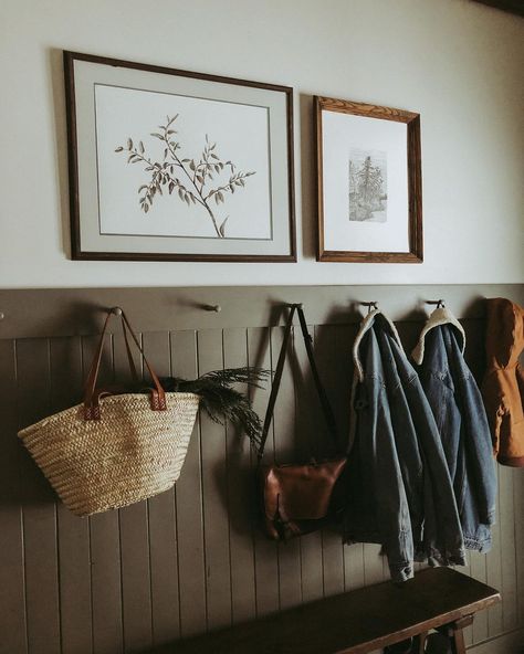 Rustic Wainscoting Ideas, Rustic Wainscoting, Accent Wall Entryway, Entryway Hooks, Peg Rail, Laundry Room/mud Room, Rustic Entryway, Entry Wall, Farmhouse Entryway