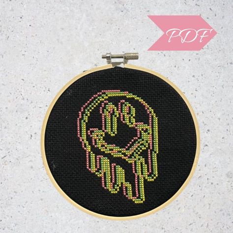 Melting Smiley Face, Easy Cross Stitch Patterns, Pixel Art Pattern, Simple Cross Stitch, Perler Bead Art, Needle Art, Smiley Face, Bead Art, Pattern Art