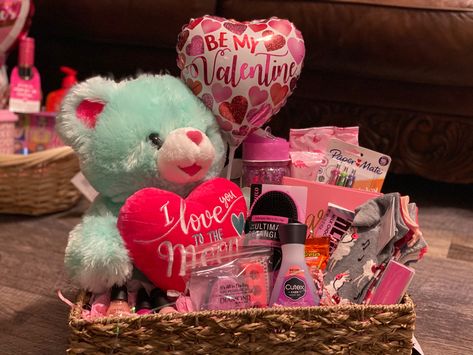 Valentines Baskets For Friends, Valentine’s Day Basket, Valentine Basket Ideas, Valentines Basket Ideas, Diy Valentine's Gift Baskets, Disney Easter Basket, Valentines Baskets For Him, Valentines Day Basket, Couples Art Project