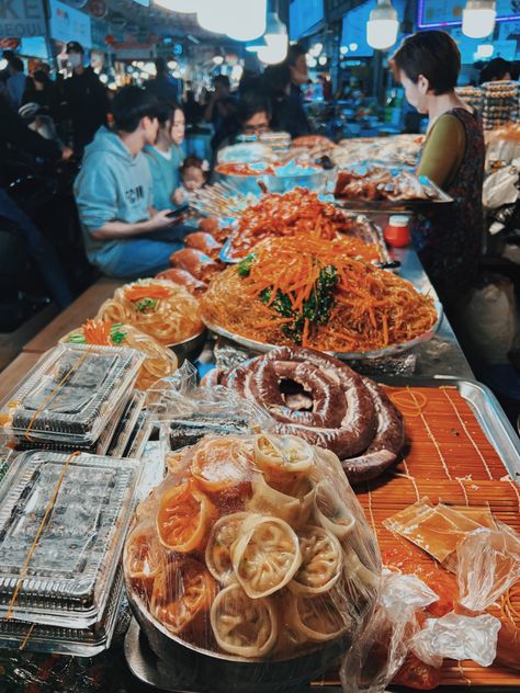 #Gwangjang Market 광장시장 #Gwangjang Market #Gwangjang #광장시장 #aesthetically pleasing #aestheitcs #korea travel #south korea #photography #beautiful photos #photoart #instadaily #korea #photooftheday #Seoul #seoul city #seoulkorea #seoul travel #korean streetfood #street food #korean food Gwangjang Market Street Food, Gwangjang Market, Korea Photography, Gangnam Seoul, South Korea Photography, Food Korean, Seoul City, Street Food Market, Seoul Travel