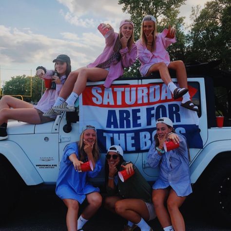 Blue Out Football Game Outfit, Frat Party Themes, Frat Outfits, Football Season Outfits, Football Game Outfit Highschool, Teenager Life, School Spirit Posters, Pep Club, Frat Boys