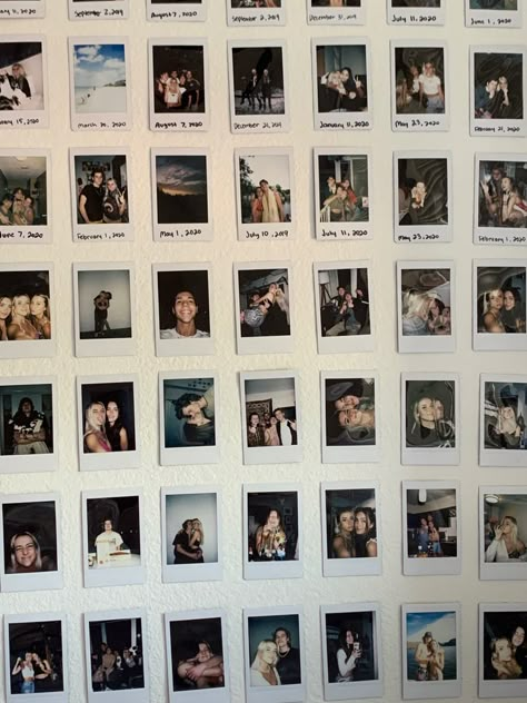 Polaroid Wall Collage, Columbia Dorm, Uni Decor, Photo Walls Bedroom, Dorm Apartment, Polaroid Wall, Photo Polaroid, Dorm Room Designs, Something Old Something New