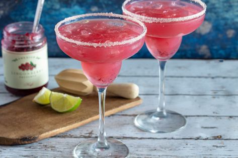 Rhubarb Margarita, Pomegranate Vodka, Ikea Style, Best Summer Cocktails, Margarita Ingredients, Spicy Cocktail, Baked Granola, Good Summer, Margarita Cocktail