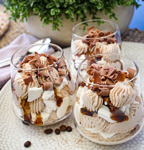 Fine Dining Recipes Desserts, Espresso Martini Dessert, Eton Mess Recepten, Eaton Mess Recipe, Espresso Dessert Recipes, Eton Mess Dessert, Eton Mess Recipe, Eaton Mess, Espresso Dessert