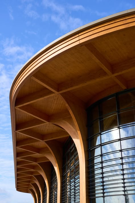 Gallery of SuperHub Meerstad Market / De Zwarte Hond - 8 Curved Wood Architecture, Curved Facade Architecture, Architecture Visualization Photoshop, Modern Supermarket, Curved Building, Tropical Arch, Sports Architecture, Lobby Hotel, Sport Center