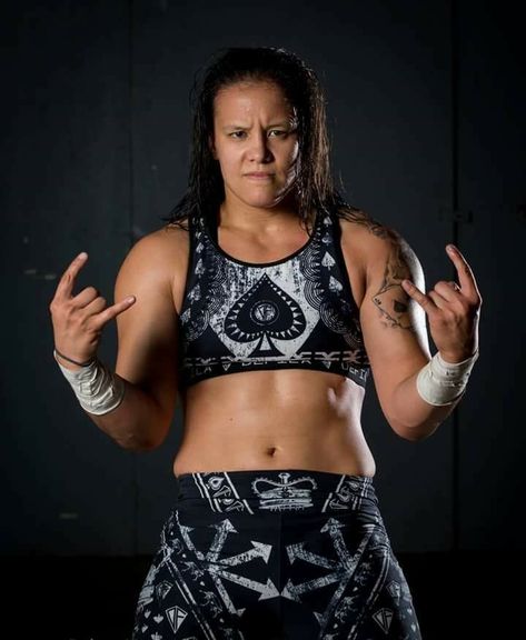 Shayna Blazer Shayna Baszler, Wwe Female Wrestlers, Wrestling Superstars, Women Boxing, Ronda Rousey, Wwe Womens, Female Wrestlers, Badass Women, Wwe Divas