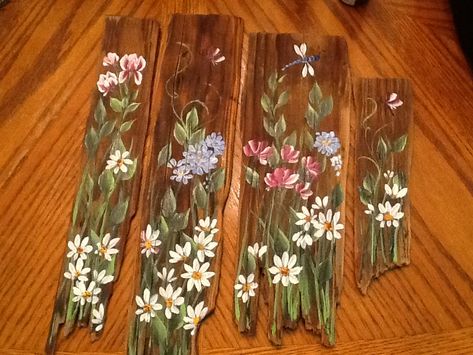 Flowers Painted On Wood Fences, Wooden Plank Painting, Hand Painted Flowers On Wood, Garden Bench Paint Ideas, Painting On Wood Planks Art, Paintings On Wood Boards, Wooden Board Painting Ideas, Painting On Wooden Planks, Wood Plank Painting