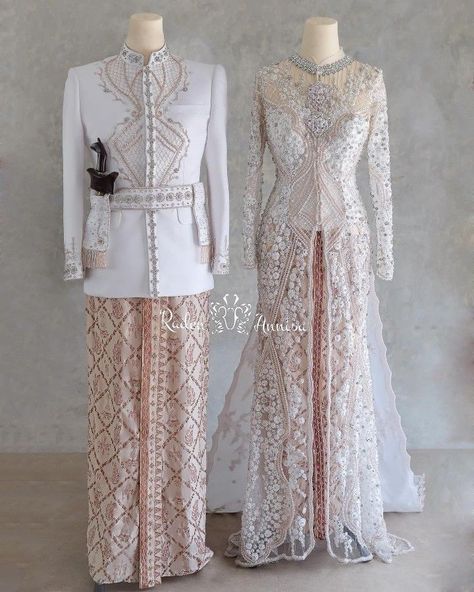 #kebayabatik #kebayawisuda #kebayakondangan #kebayalamaran #kebayabridesmaid #kebayapengantin #kebayabrokat Ootd Kebaya, Pengantin Modern, Baju Kahwin, Kebaya Wedding, Kebaya Modern Dress, Muslimah Wedding Dress, Nikah Dress, Muslimah Wedding, Kebaya Dress