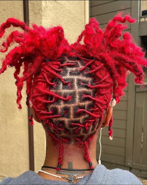 Barrell Twist Loc Styles Women, Female Dreadlocks Styles, Dyed Dreads, Dreadlocks Hair Care, Loc Ideas, Short Dreadlocks Styles, Dreads Styles For Women, Short Locs, Cute Dreads