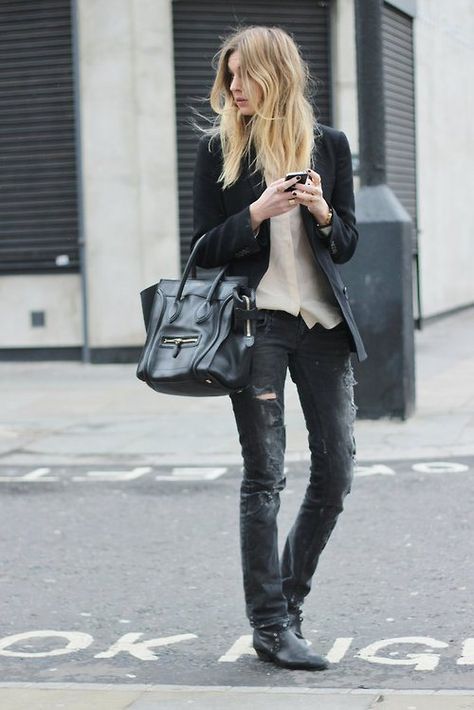 outfit ripped jeans Street Chic, Looks Style, Mode Inspiration, Look Cool, Look Fashion, Passion For Fashion, A Black, Bootie, Rocker