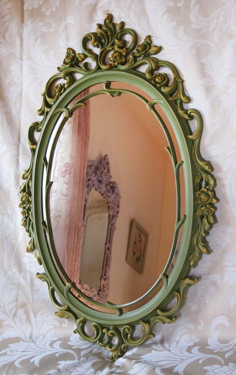 . Oval Mirror Decor, Vintage Mirror Wall Decor, Victorian Mirror, Framed Mirrors, Mirror Frame Diy, Victorian Frame, Vintage Mirror Wall, Mirror Vintage, Ornate Mirror