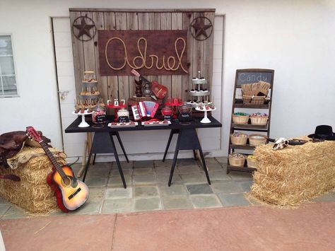 Western Theme Party Decorating Ideas, Cowboy Birthday Party Decorations, Baptism Party Decorations, Prince Birthday Party, Cowboy Theme Party, Western Birthday Party, Farm Themed Birthday Party, Adult Party Themes, Cowboy Baby Shower