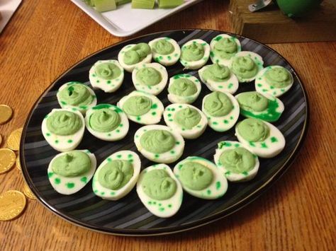 Deviled Yoshi Eggs for Mario birthday party.  Standard deviled egg recipe just coloured with food colouring. To get the polka dots, I dipped a toothpick in food coloring and just dabbed lightly! Yoshi Deviled Eggs, Yoshi Eggs Mario Party, Mario Party Food Ideas, Mario Themed Food, Mario Birthday Party Food, Yoshi Eggs, Yoshi Party, Mario Kart Birthday, Mario Party Ideas