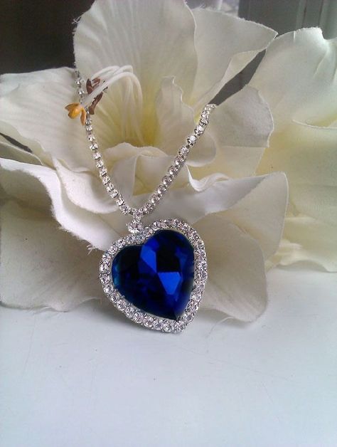 Ocean Pendant, Heart Of The Ocean, Titanic Jewelry, Pretty Jewelry Necklaces, Expensive Jewelry Luxury, Magical Jewelry, Classy Jewelry, Expensive Jewelry, Fancy Jewelry