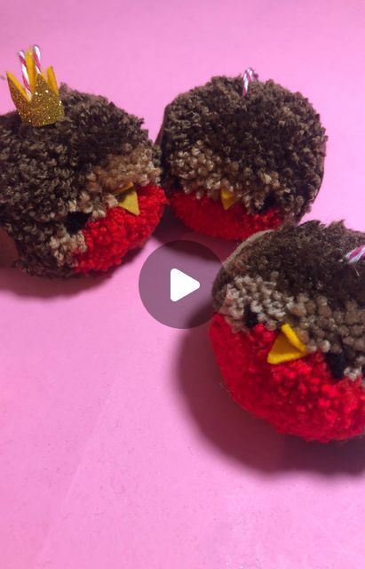 604 likes, 52 comments - sewyeah on December 7, 2019: "These cute pompom robins have been the star of my recent workshops so I thought I’d share a tutorial on here. Hope it doesn’t make pe...". Robin Pom Pom, Pom Pom Robin, Christmas Crafts With Pom Poms, Robin Crafts For Kids, Pom Pom Crafts To Sell, Pom Pom Crafts For Kids, Pompom Ideas, Pompom Craft, Brownie Christmas