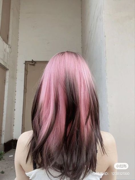 Pink And Black Hair, Shot Hair, Hair Streaks, Dye Ideas, Dyed Hair Inspiration, Hair Dye Ideas, Pretty Hair Color, Hair Stylies, Pastel Hair